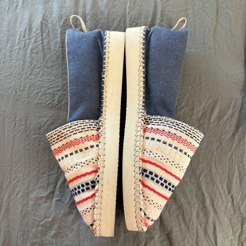 Havaianas Classic Flatform Espadrilles. Size 9.